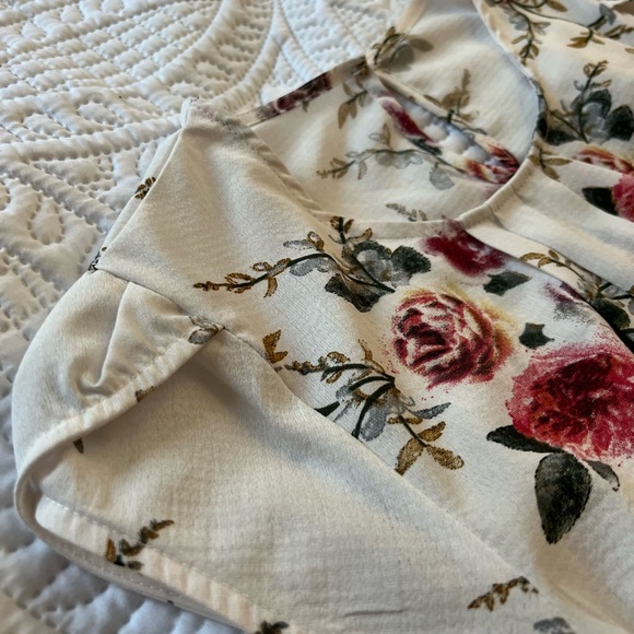 Tulip sleeve floral top - Picture 4 of 4